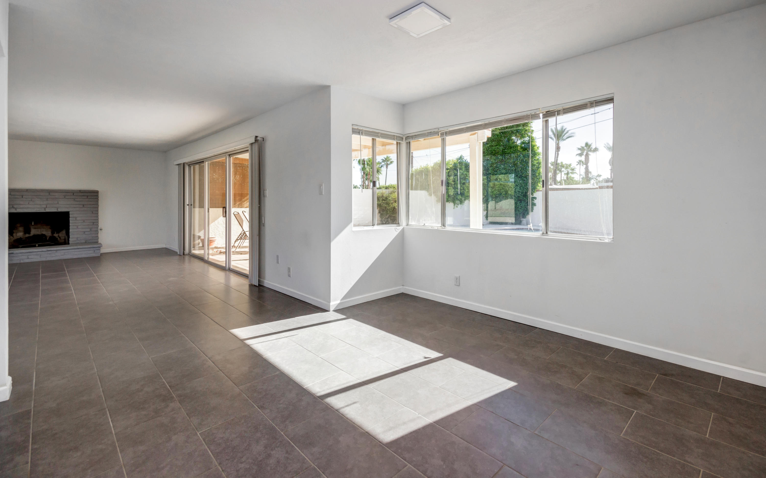 1253 Linda Vista Road Palm Springs, CA 92262 - Photo 11 of 29 an empty room with windows