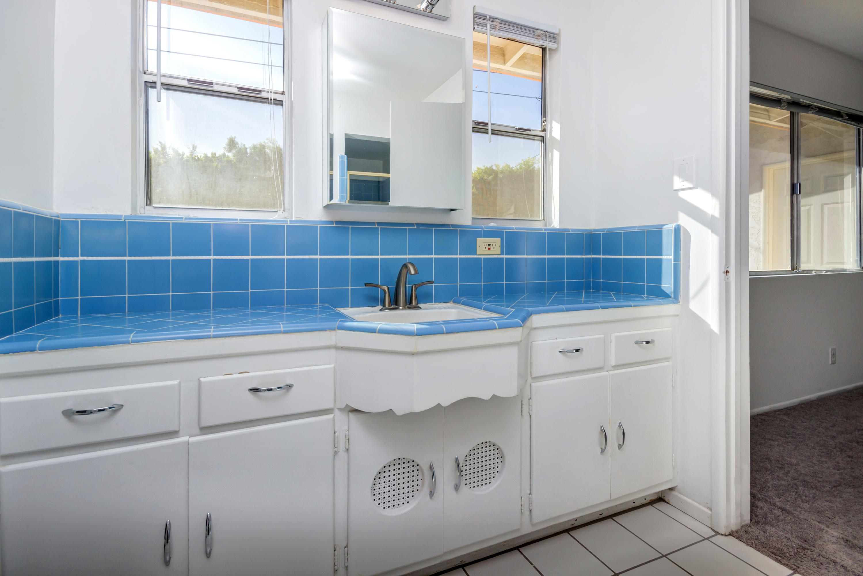 1253 Linda Vista Road Palm Springs, CA 92262 - Photo 21 of 29 a bathroom with a sink and a mirror