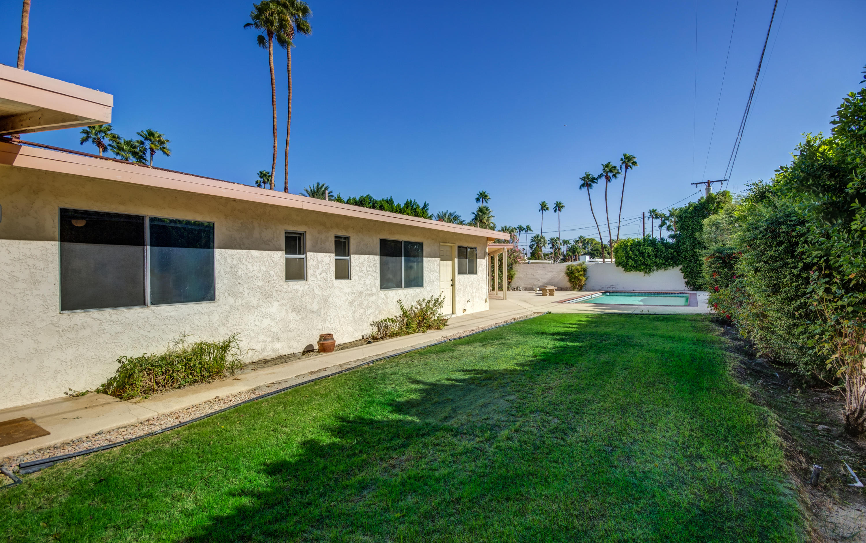 1253 Linda Vista Road Palm Springs, CA 92262 - Photo 29 of 29 a front view of a house with a garden and yard