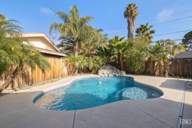 a view of a backyard of the house