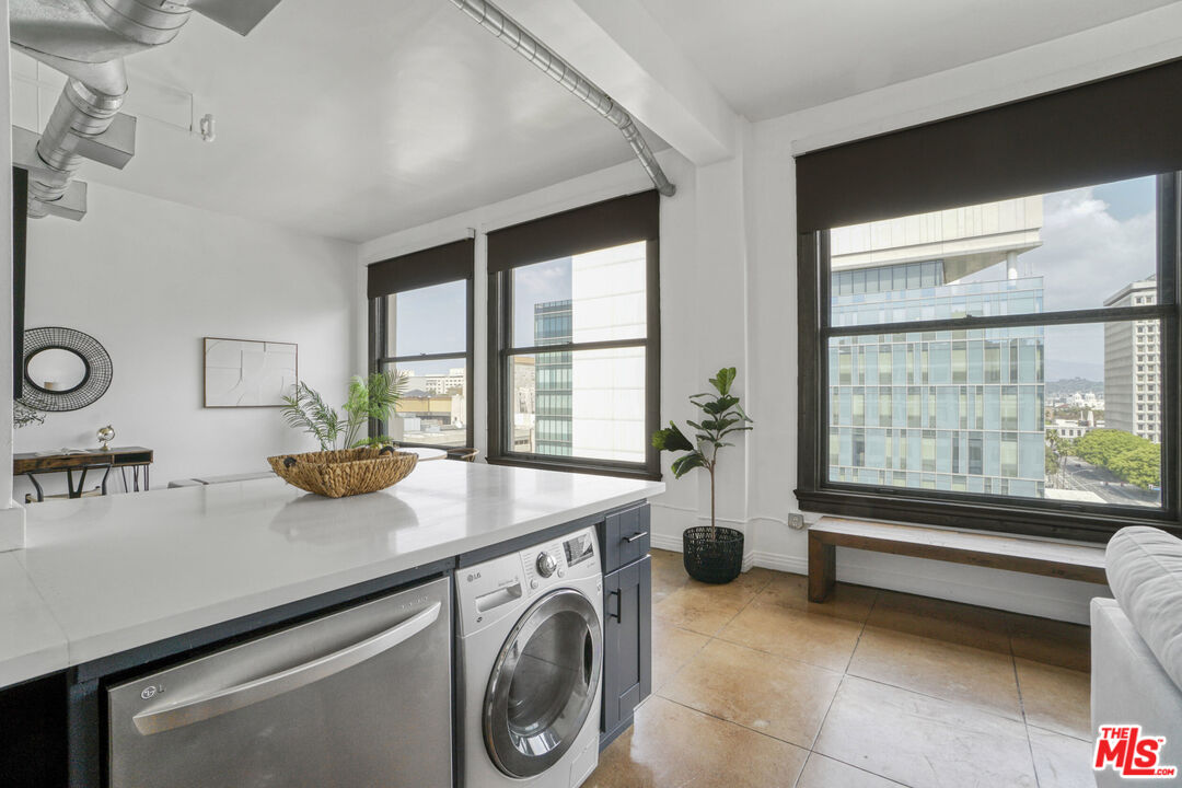 108 West 2nd Street, Unit 915 Los Angeles, CA 90012 - Photo 13 of 27 Gallery Image 13