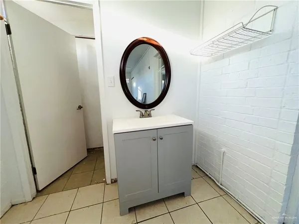 $1,050 | 817 Marinel Lane, Mission, TX 78572