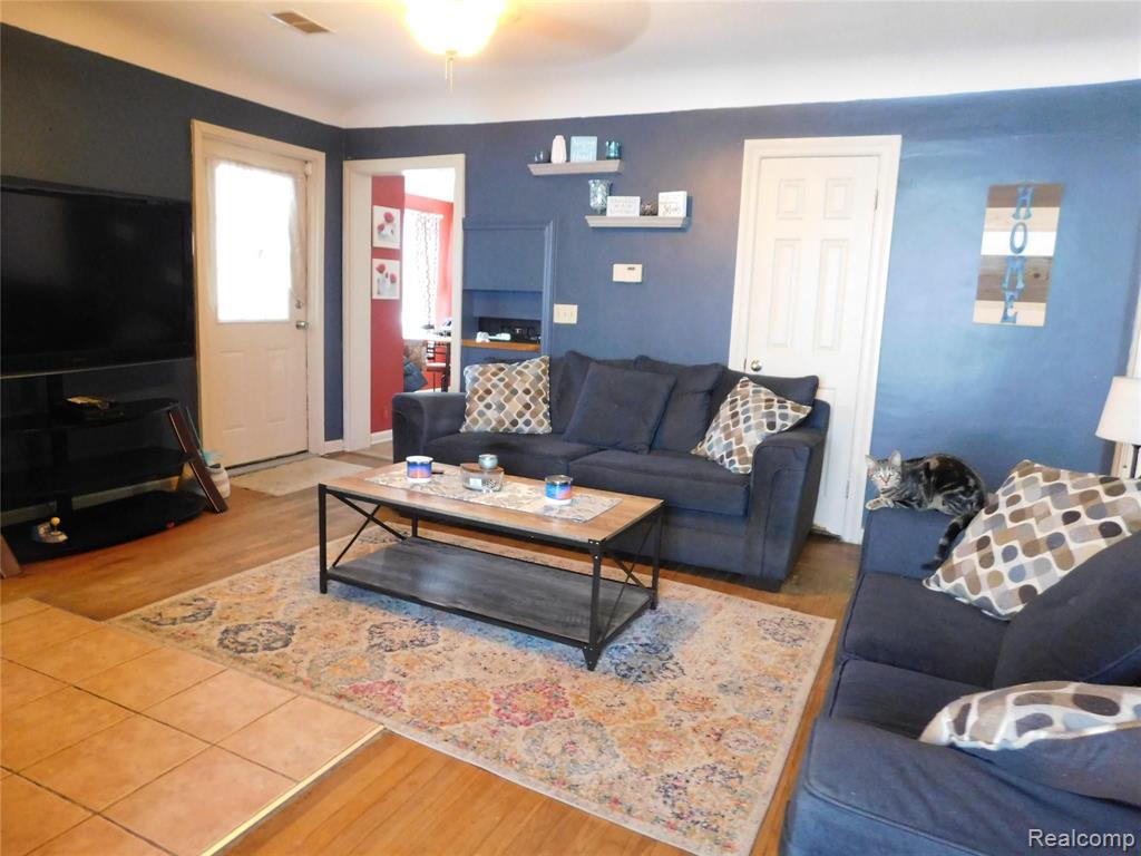 2539 Lavelle Road Flint, MI 48504 - Photo 4 of 22 Gallery Image 4