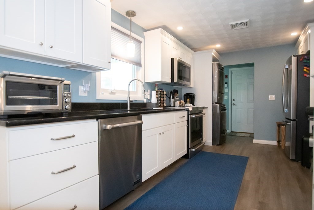 17 Wentworth Road Canton, MA 02021 - Photo 3 of 22