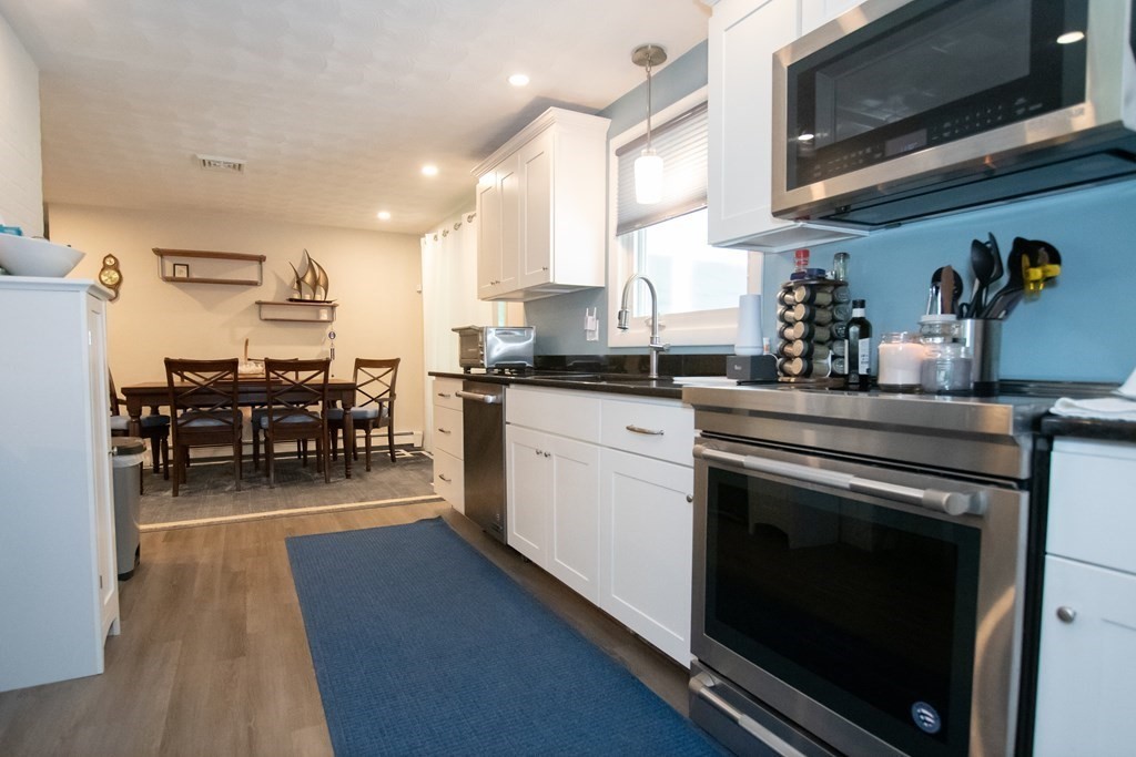 17 Wentworth Road Canton, MA 02021 - Photo 4 of 22