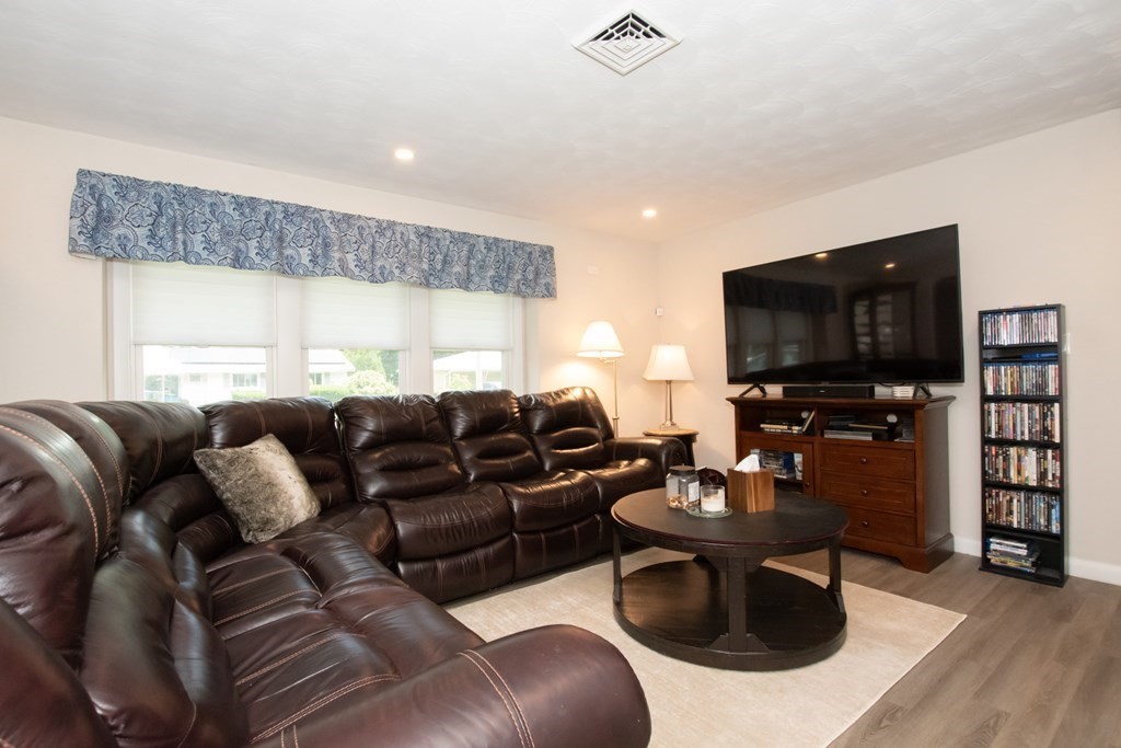 17 Wentworth Road Canton, MA 02021 - Photo 6 of 22