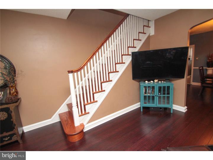 3303 Glenview Street Philadelphia, PA 19149 - Photo 6 of 23 Living Room