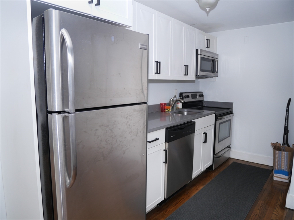 45 Carlton Street, Unit 5 Brookline, MA 02446 - Photo 2 of 5