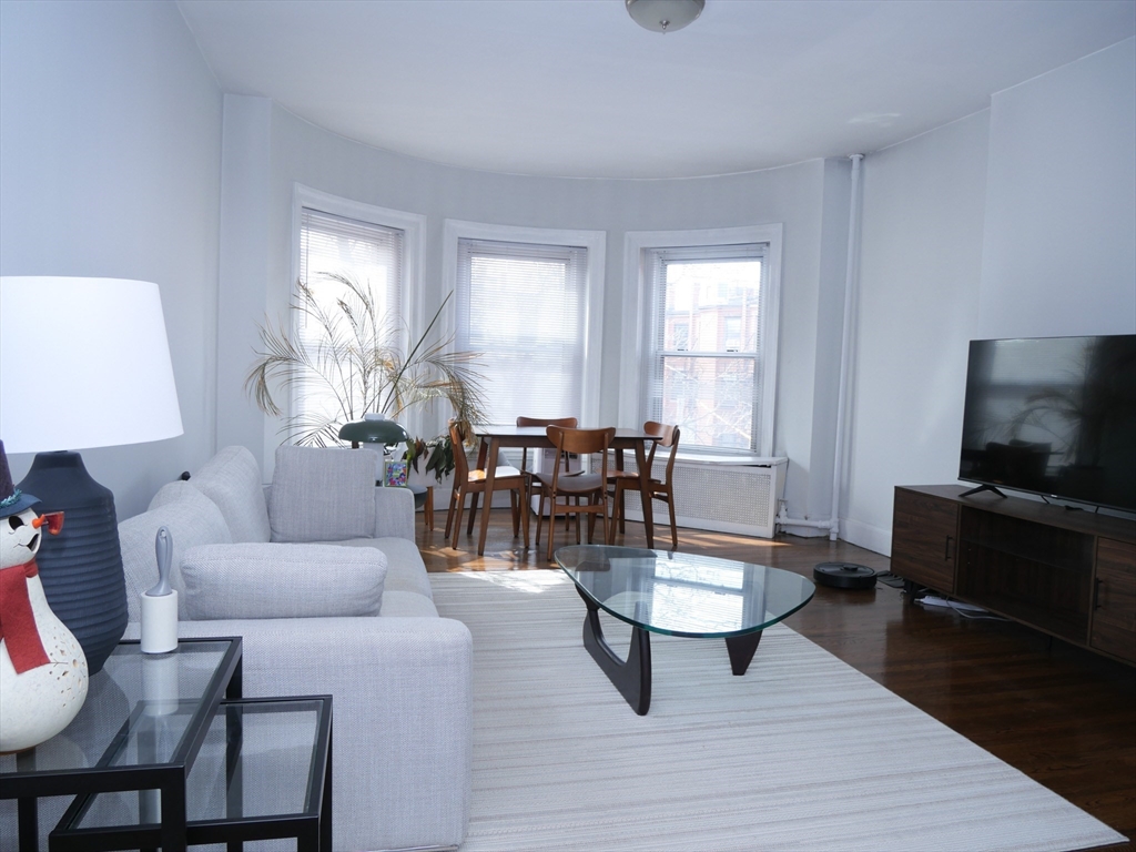 45 Carlton Street, Unit 5 Brookline, MA 02446 - Photo 4 of 5