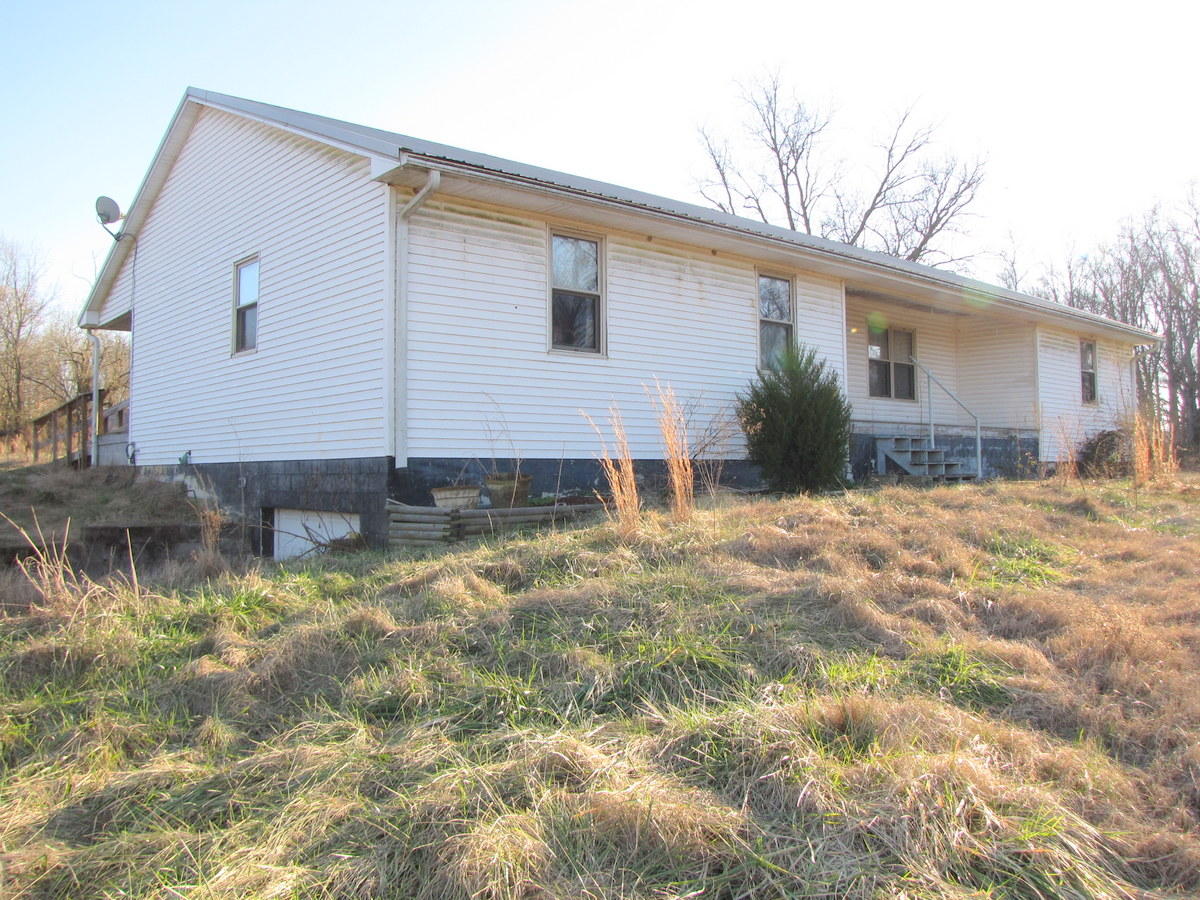 809-811 Short Bark Road Madisonville, TN 37354 - Photo 3 of 33 08-IMG_1273