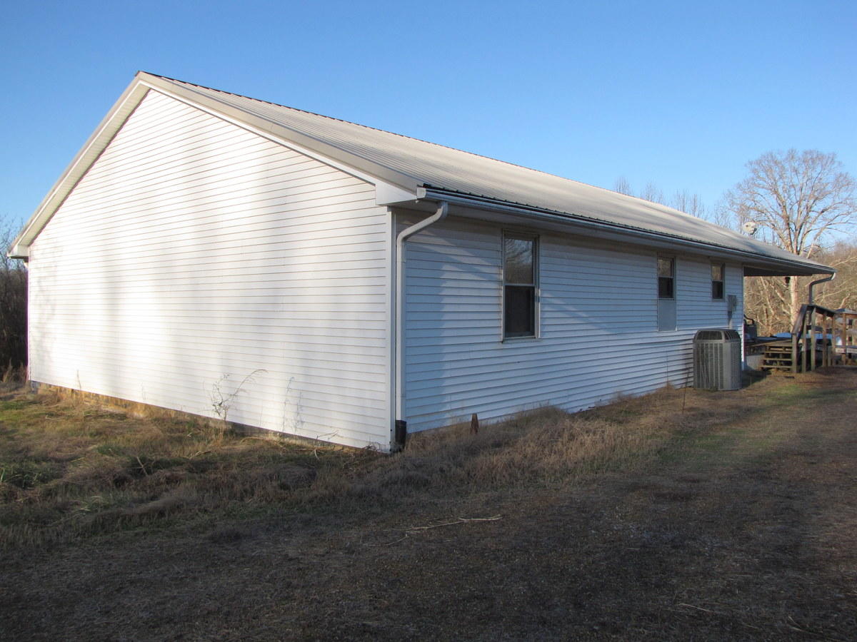 809-811 Short Bark Road Madisonville, TN 37354 - Photo 4 of 33 16-IMG_1281