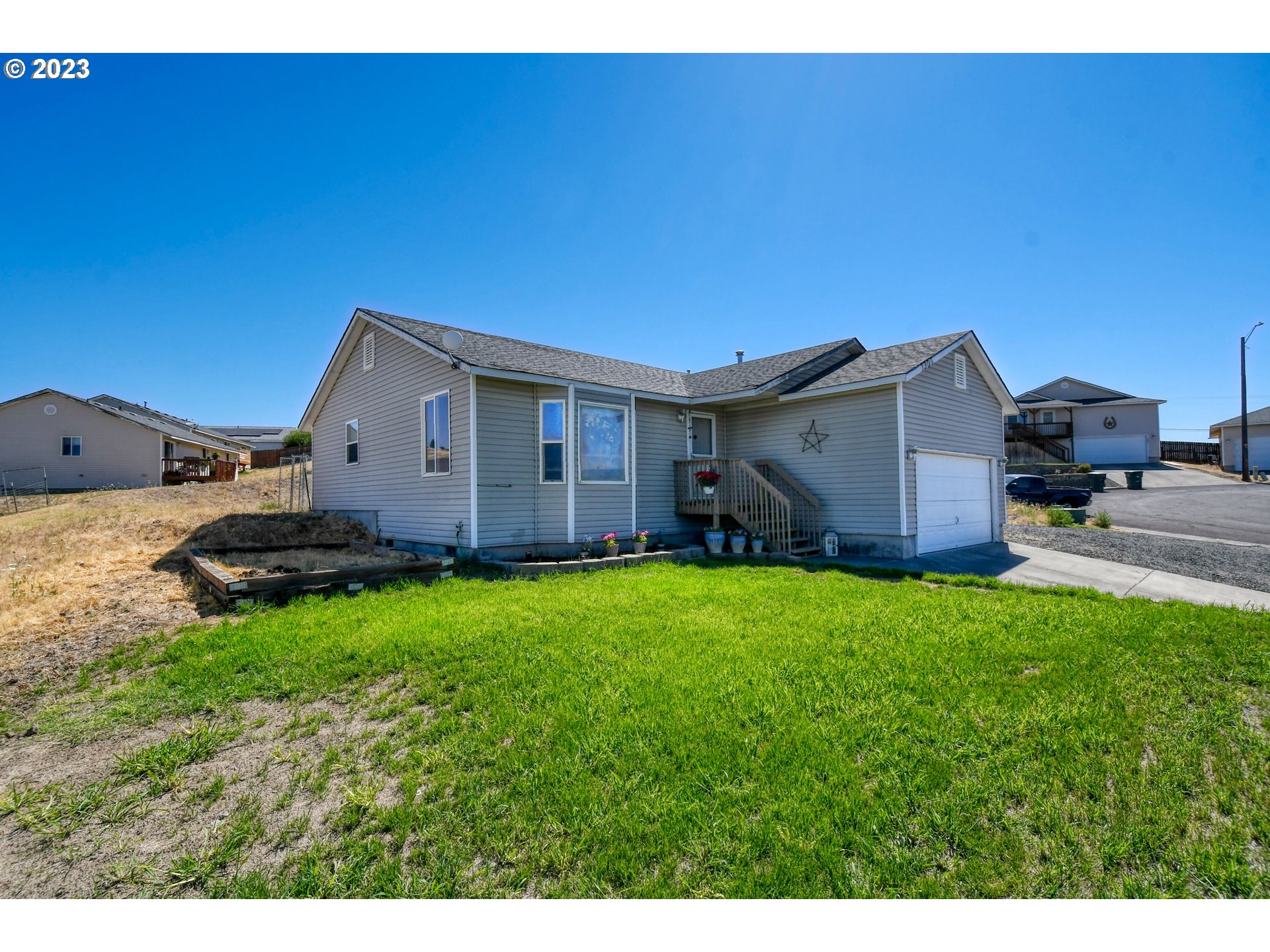 1306 Southwest 11th Court Pendleton, OR 97801 - Photo 4 of 27 a view of an house with backyard space and a tub