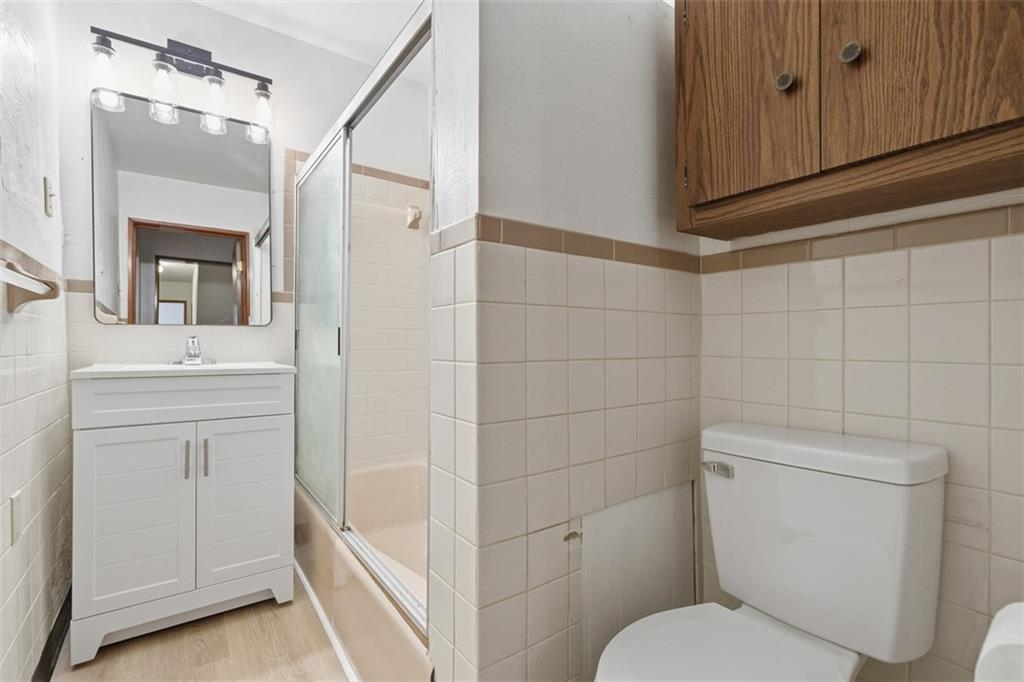 528 9th Street Pitcairn, PA 15140 - Photo 20 of 38 a bathroom with a toilet sink and shower