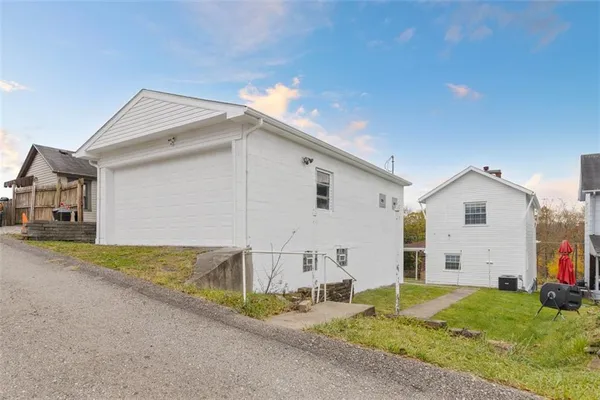 $149,900 | 528 9th Street, Pitcairn, PA 15140