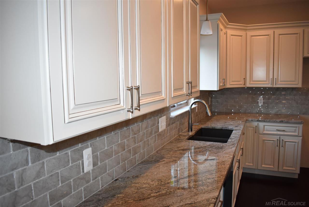 54750 Ridge Road New Baltimore, MI 48047 - Photo 9 of 25