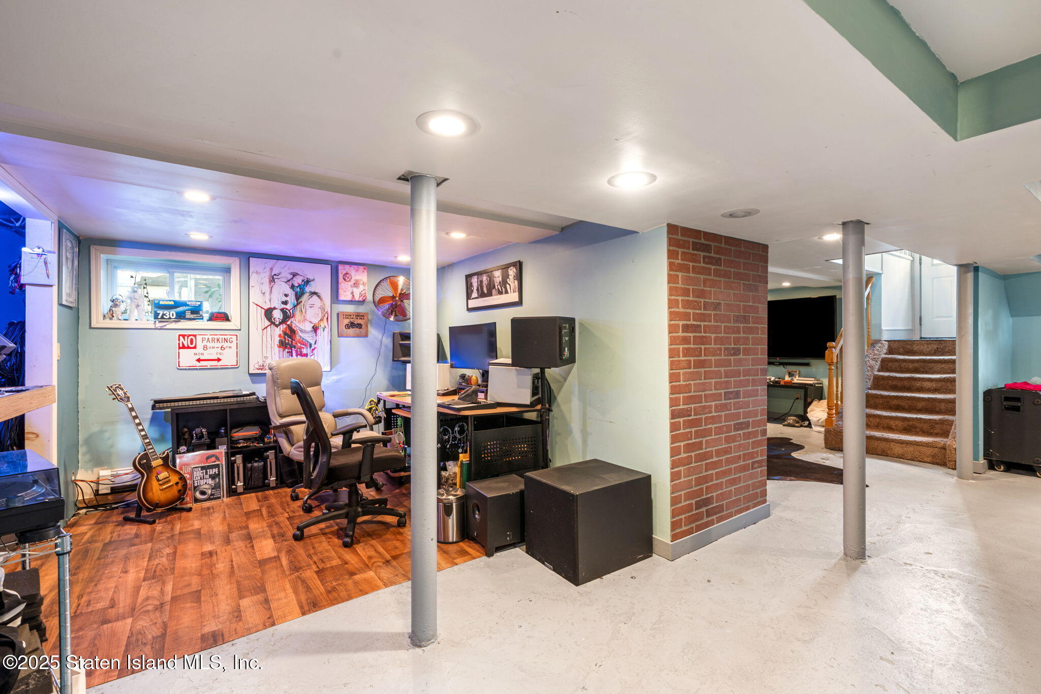 6 Mosely Avenue Staten Island, NY 10312 - Photo 34 of 55 a view of a livingroom with furniture and an empty room