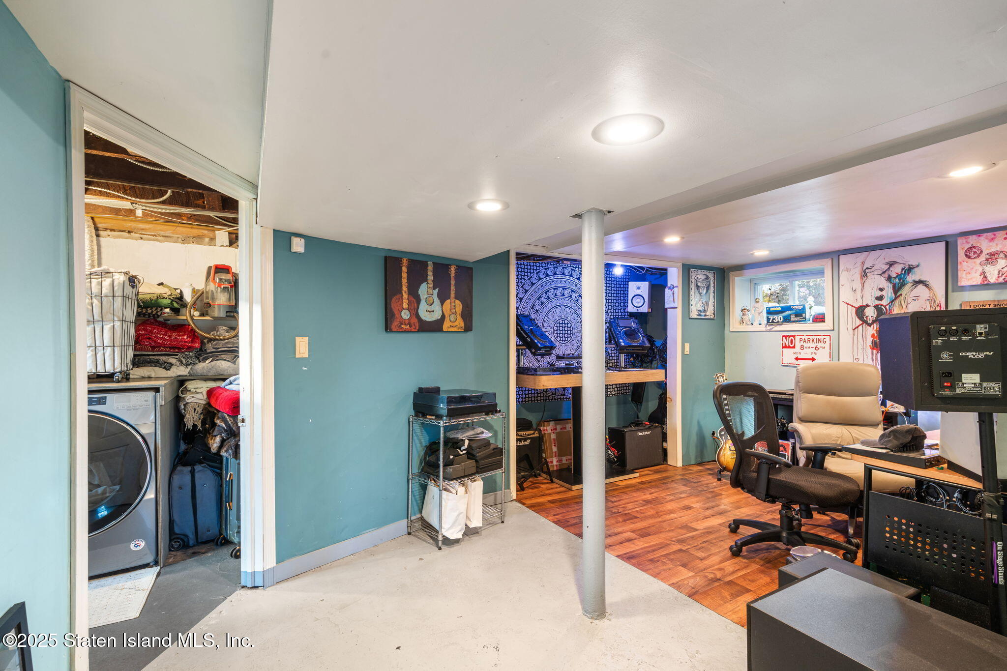 6 Mosely Avenue Staten Island, NY 10312 - Photo 35 of 55 a view of a livingroom with workspace and a window