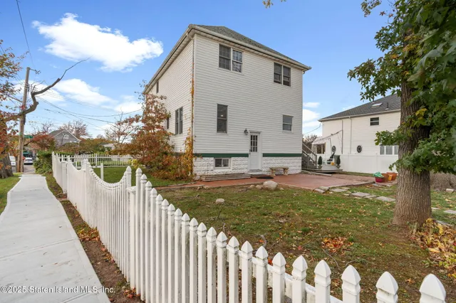 $989,000 | 6 Mosely Avenue | Annadale