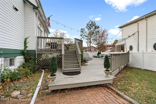 $989,000 | 6 Mosely Avenue | Annadale