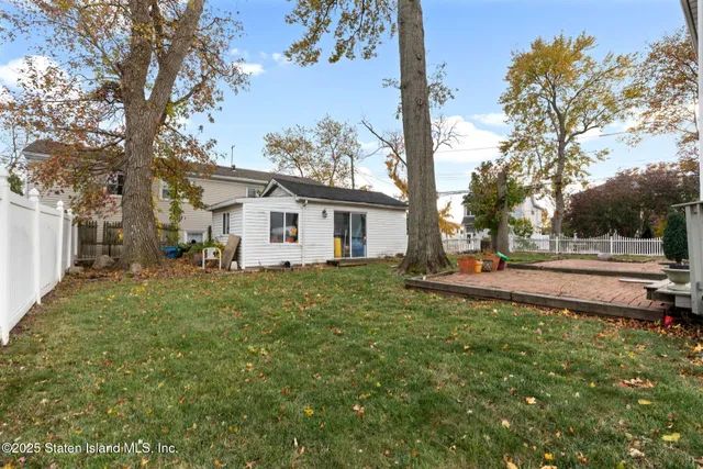 $989,000 | 6 Mosely Avenue | Annadale