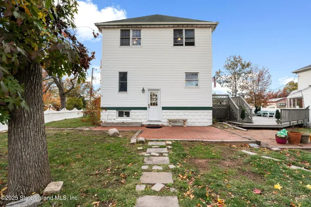 $989,000 | 6 Mosely Avenue | Annadale