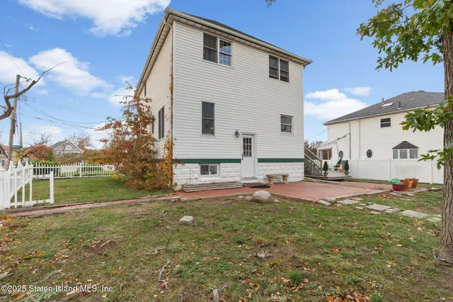 $989,000 | 6 Mosely Avenue | Annadale