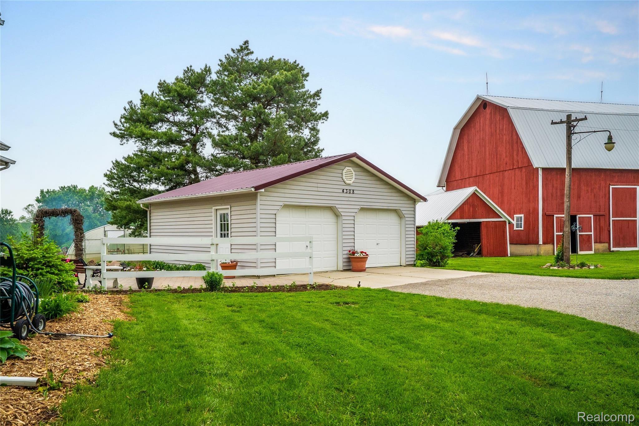4308 Cook Road Swartz Creek, MI 48473 - Photo 9 of 44 4308 cook rd out 5.jpg