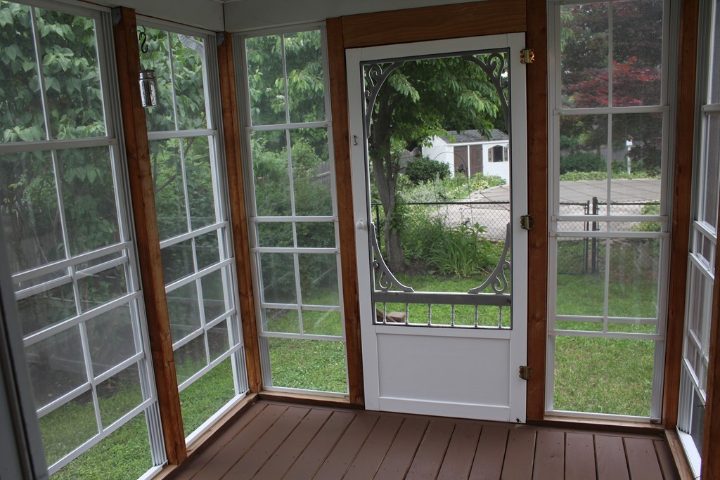 34 2nd Island Road Webster, MA 01570 - Photo 5 of 30