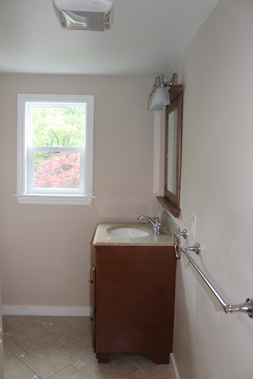 34 2nd Island Road Webster, MA 01570 - Photo 10 of 30
