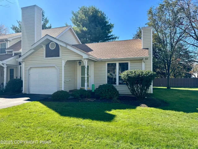 a view of backyard of the house