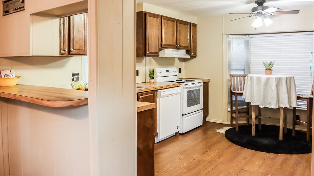 14351 West Ravine Run Willis, TX 77318 - Photo 2 of 28 View of kitchen