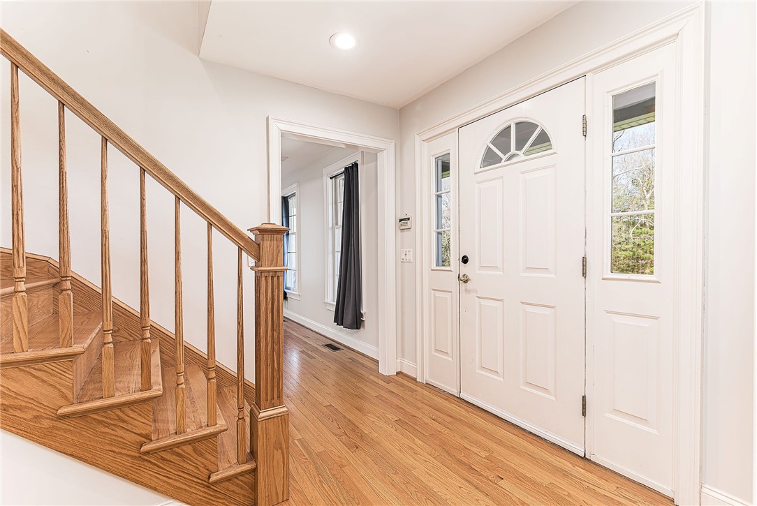 54 Fox Ridge Circle South Kingstown, RI 02879 - Photo 4 of 41 entry hall