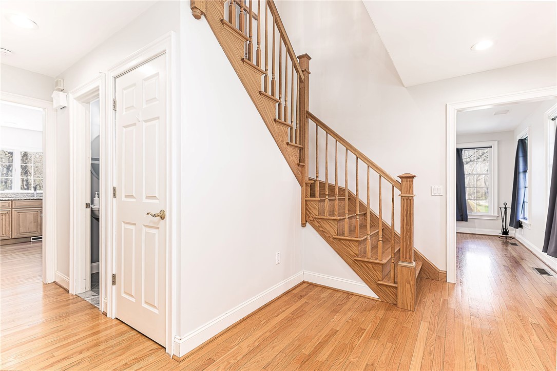 54 Fox Ridge Circle South Kingstown, RI 02879 - Photo 5 of 41