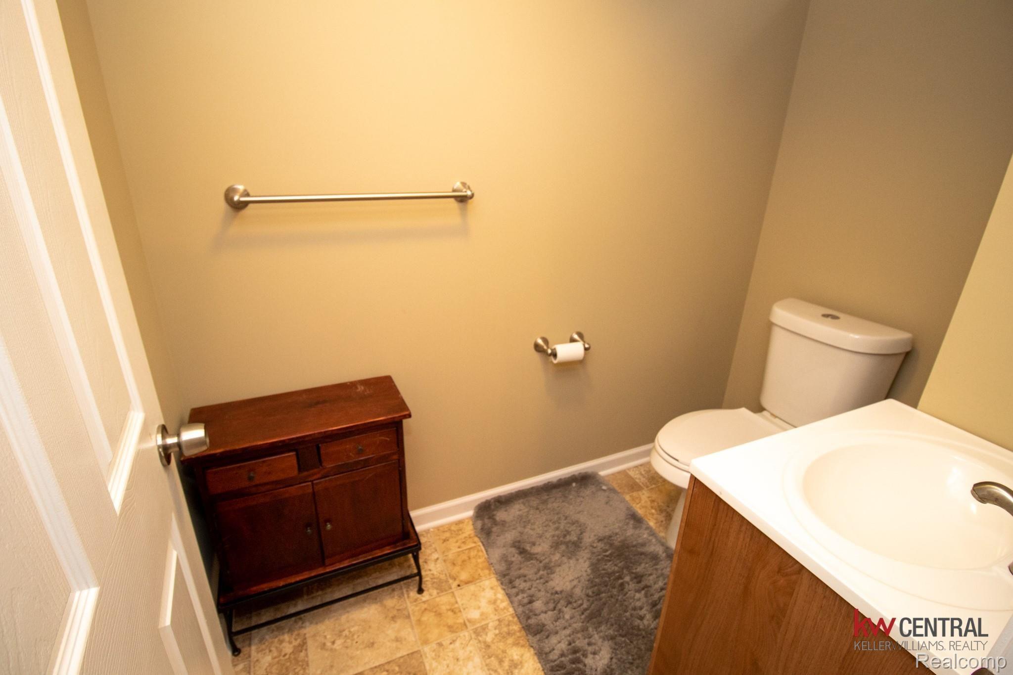 899 Meadowlake Road Canton, MI 48188 - Photo 24 of 31 Basement bathroom.jpg