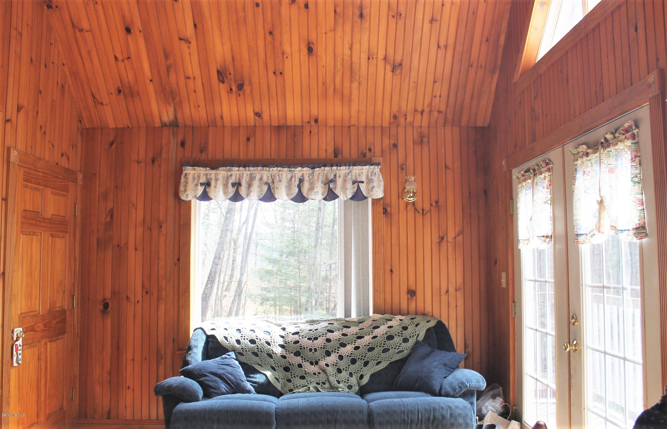 Livingroom b