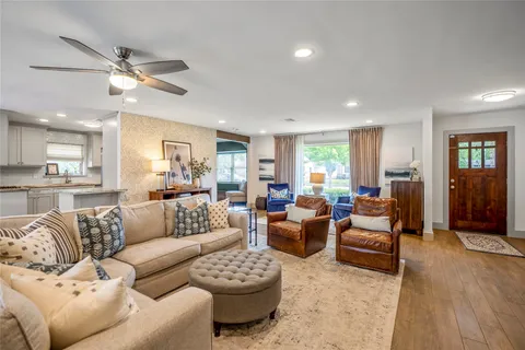 $535,000 | 1911 Stebbins Drive, Houston, TX 77043