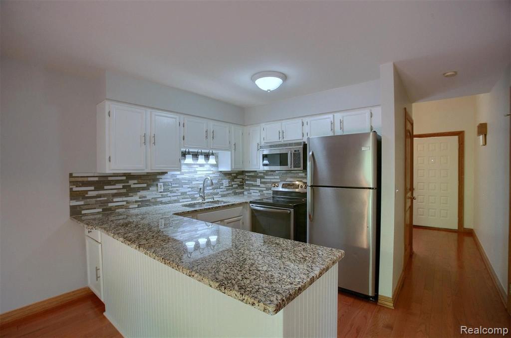 2403 Rochelle Park Drive Rochester Hills, MI 48309 - Photo 10 of 30
