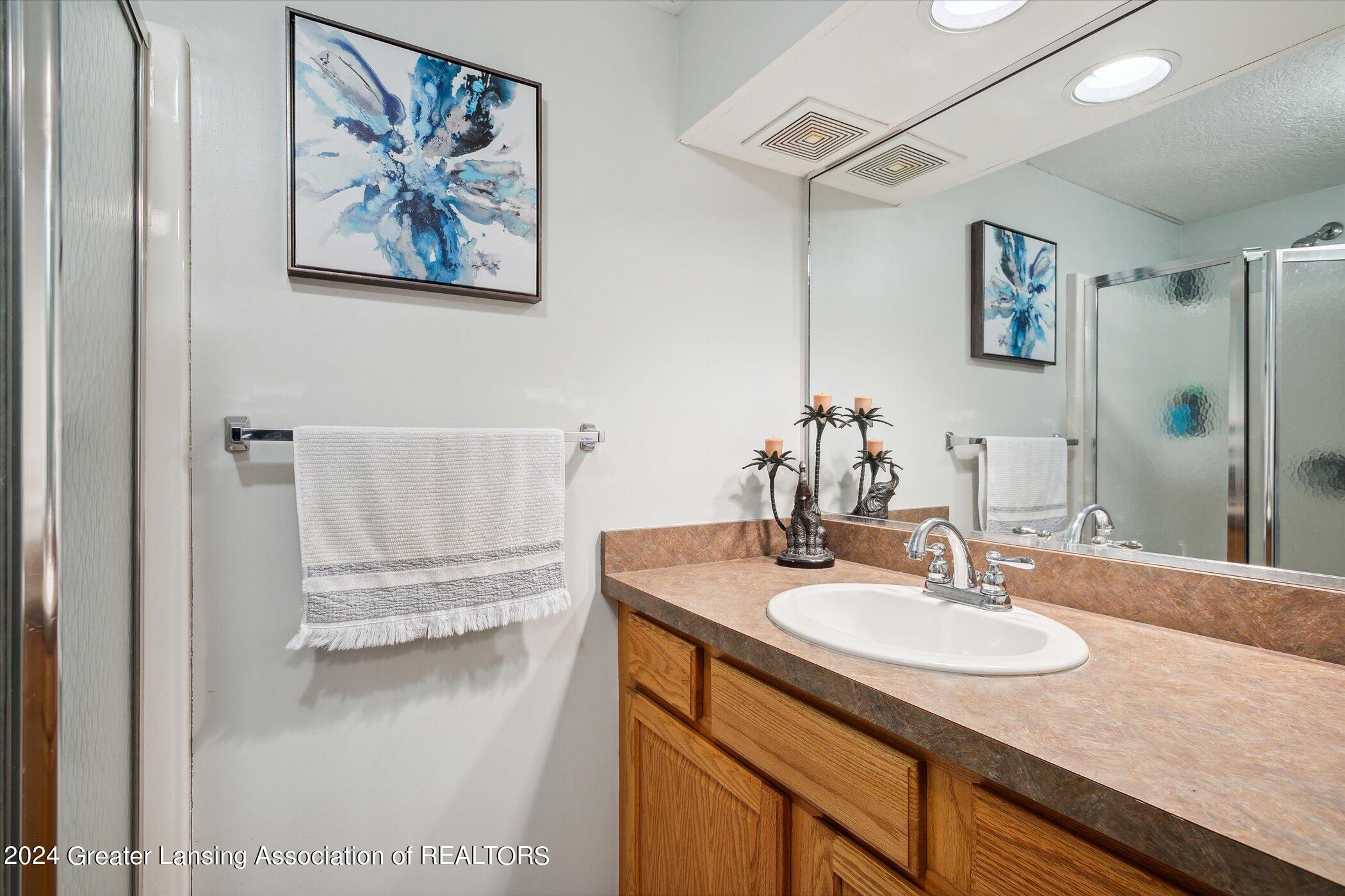1347 Turner Road, Unit 9 Lansing, MI 48906 - Photo 16 of 22 Bathroom2