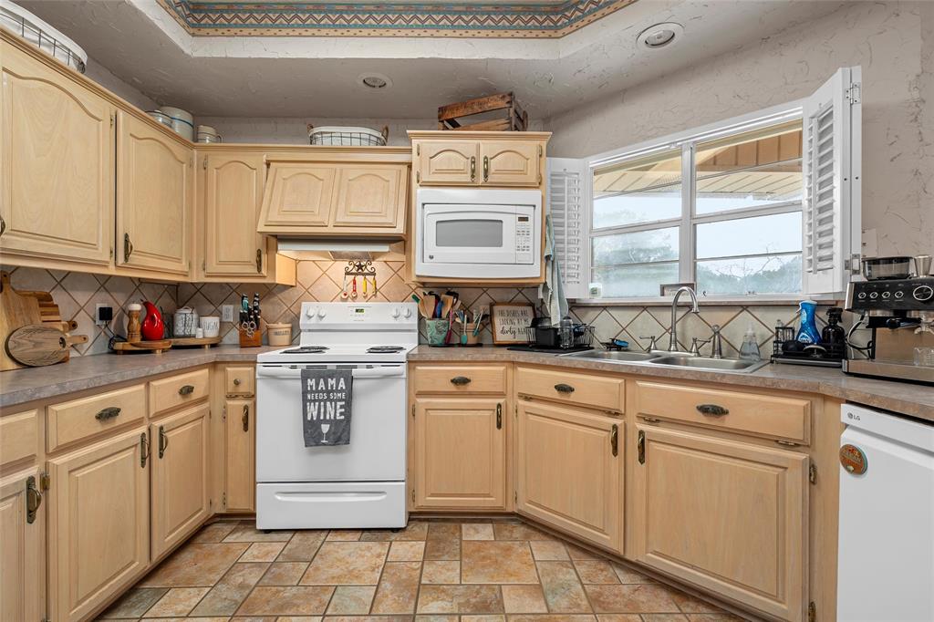 36038 Cedar Ridge Drive Whitney, TX 76692 - Photo 12 of 37