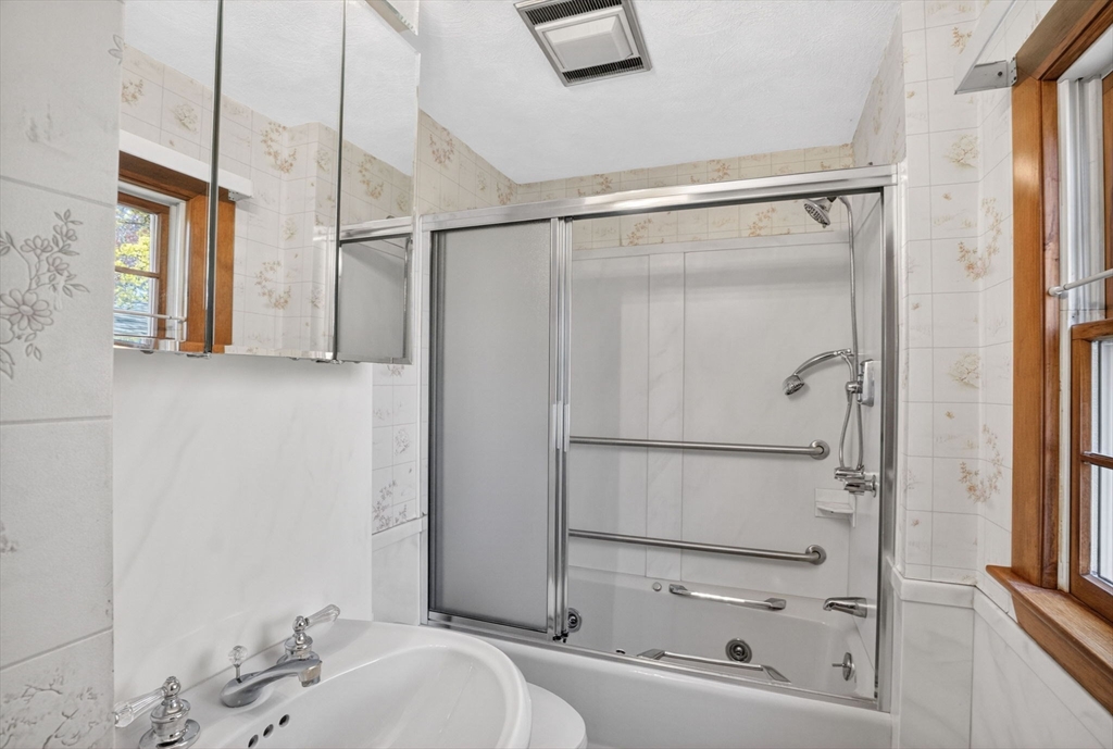 6 Cunha Road Peabody, MA 01960 - Photo 11 of 21