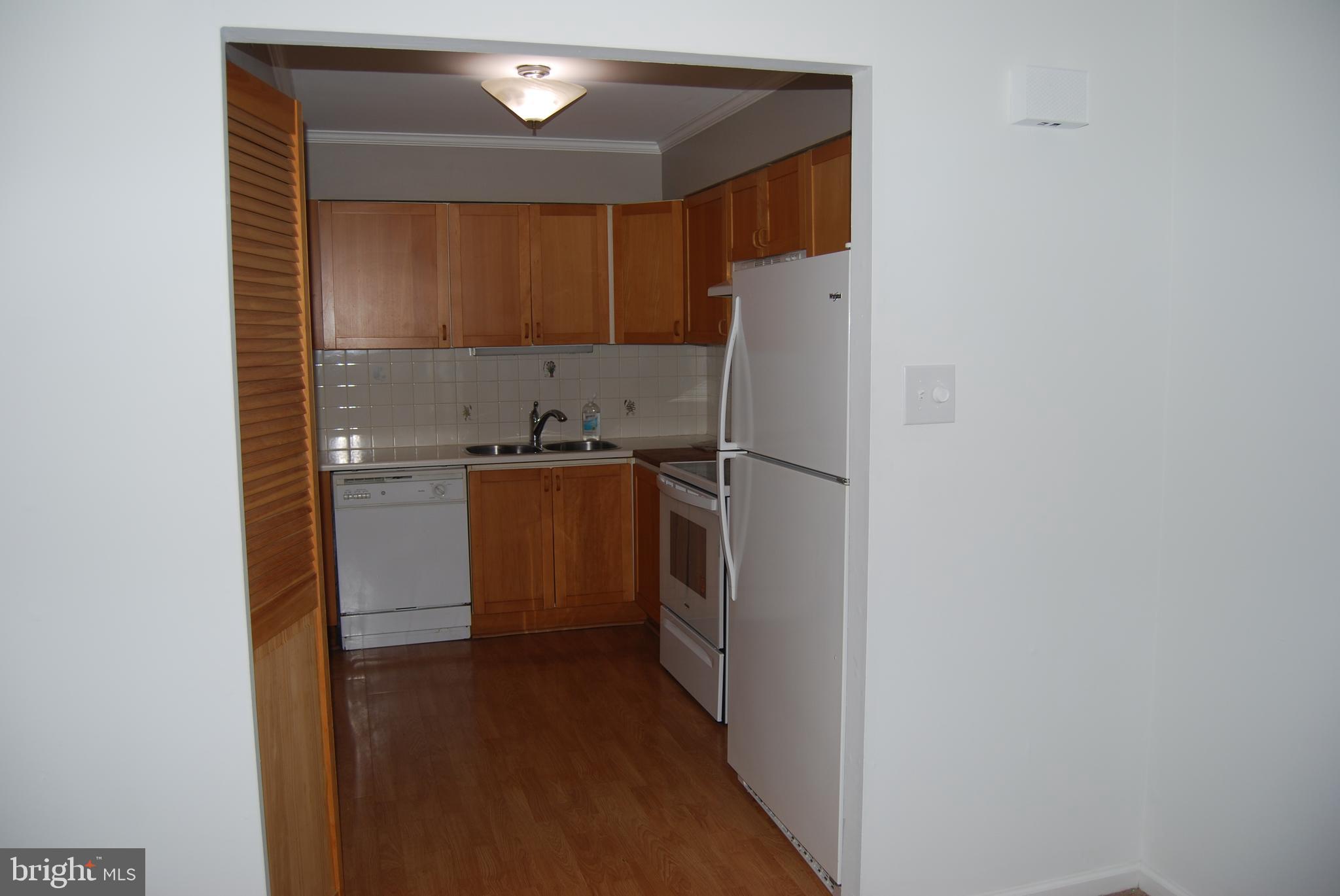 1058 Harbour Drive Palmyra, NJ 08065 - Photo 3 of 15 Kitchen