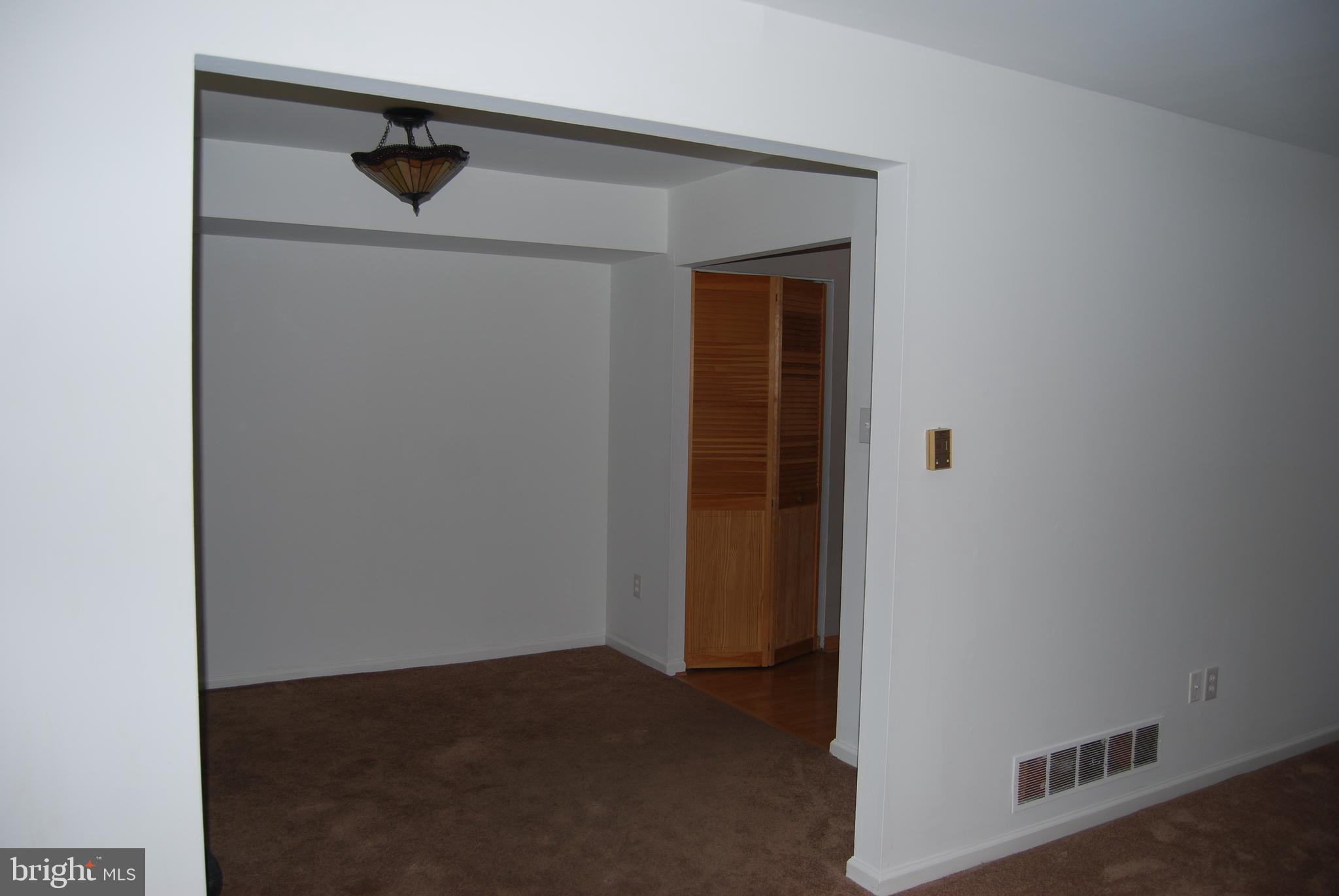 1058 Harbour Drive Palmyra, NJ 08065 - Photo 4 of 15 View from entry to dining and kitchen door.