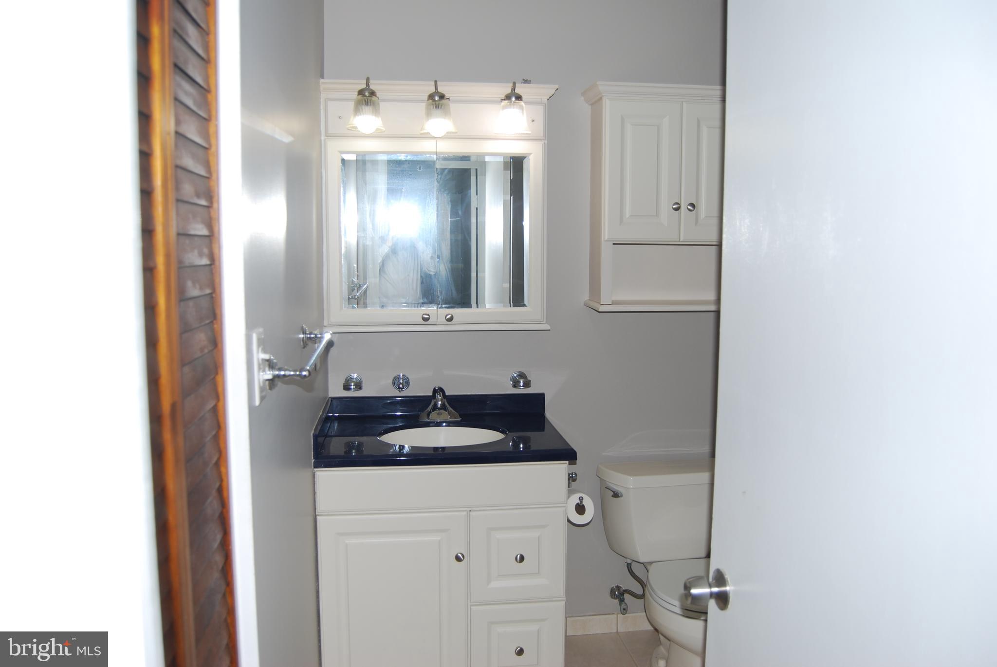 1058 Harbour Drive Palmyra, NJ 08065 - Photo 6 of 15 Bathroom
