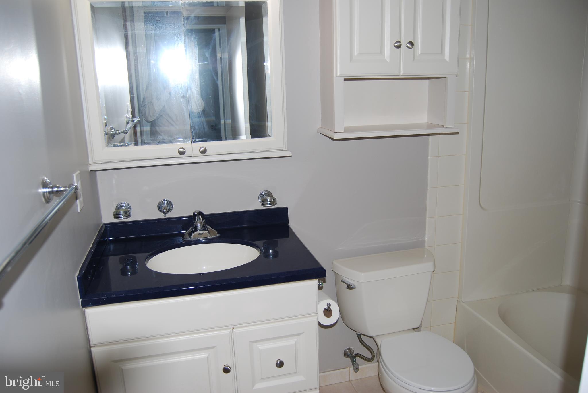 1058 Harbour Drive Palmyra, NJ 08065 - Photo 7 of 15 Bathroom