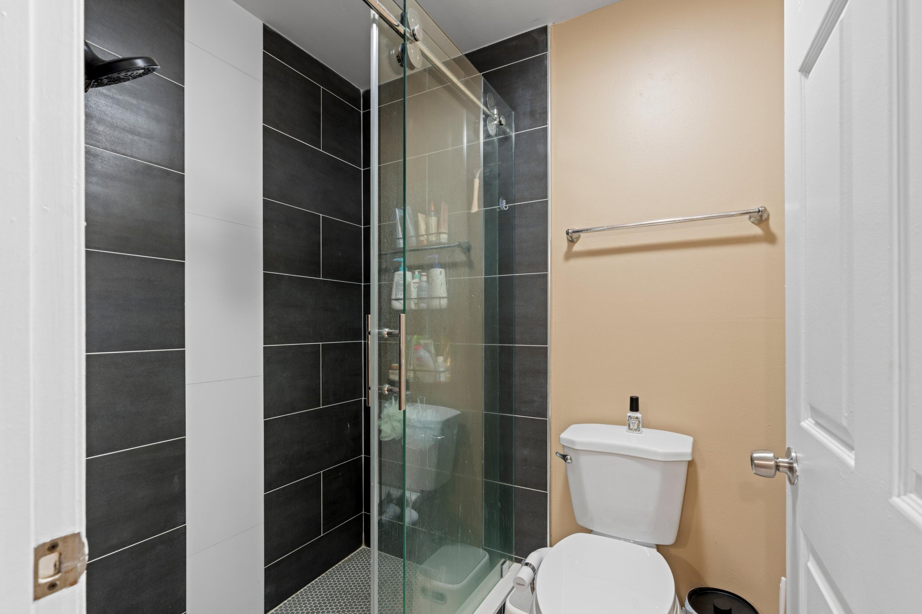 492 Hardwood Place Boca Raton, FL 33431 - Photo 11 of 46 Bathroom 2