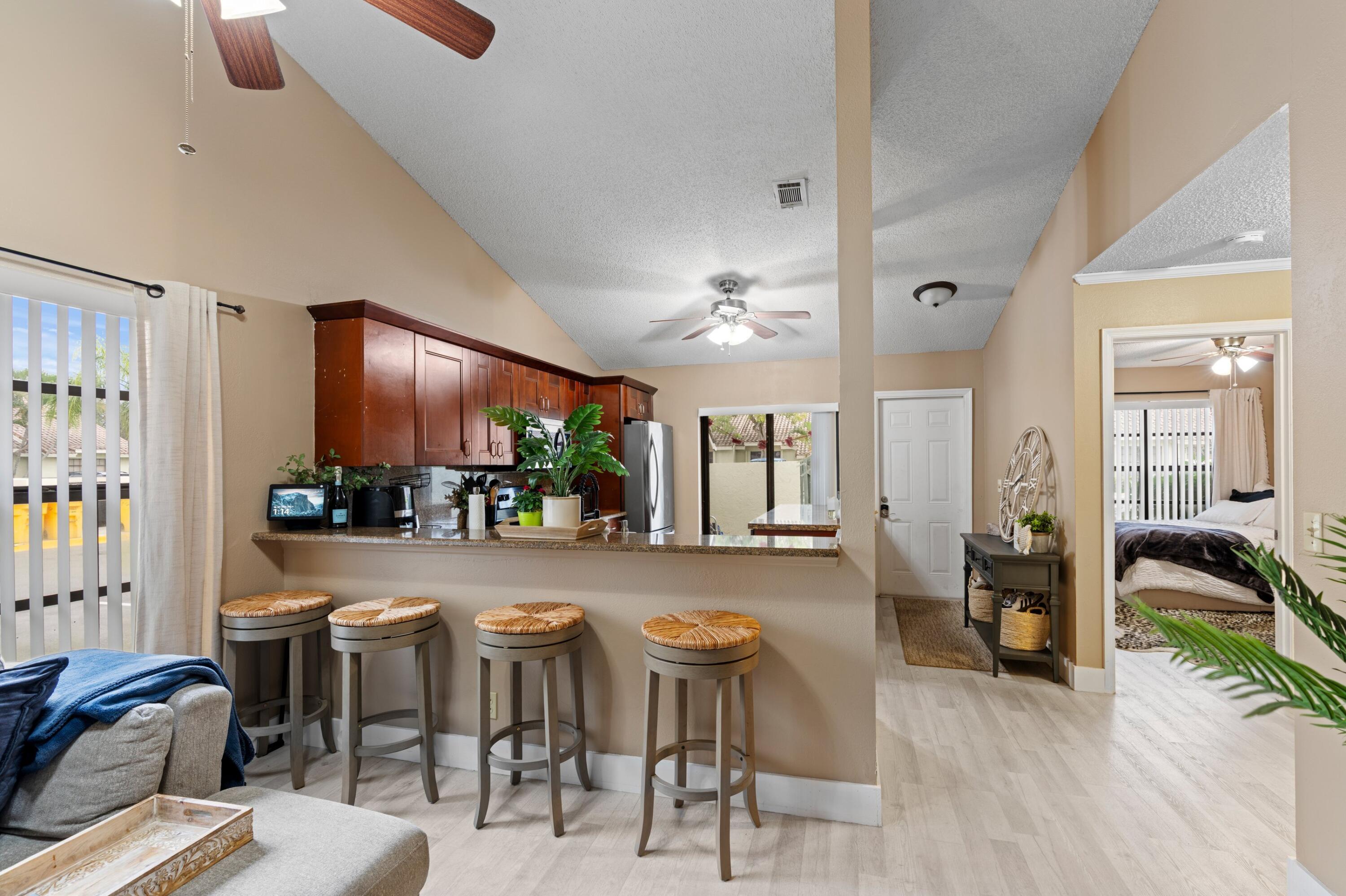 492 Hardwood Place Boca Raton, FL 33431 - Photo 5 of 46 Living Room
