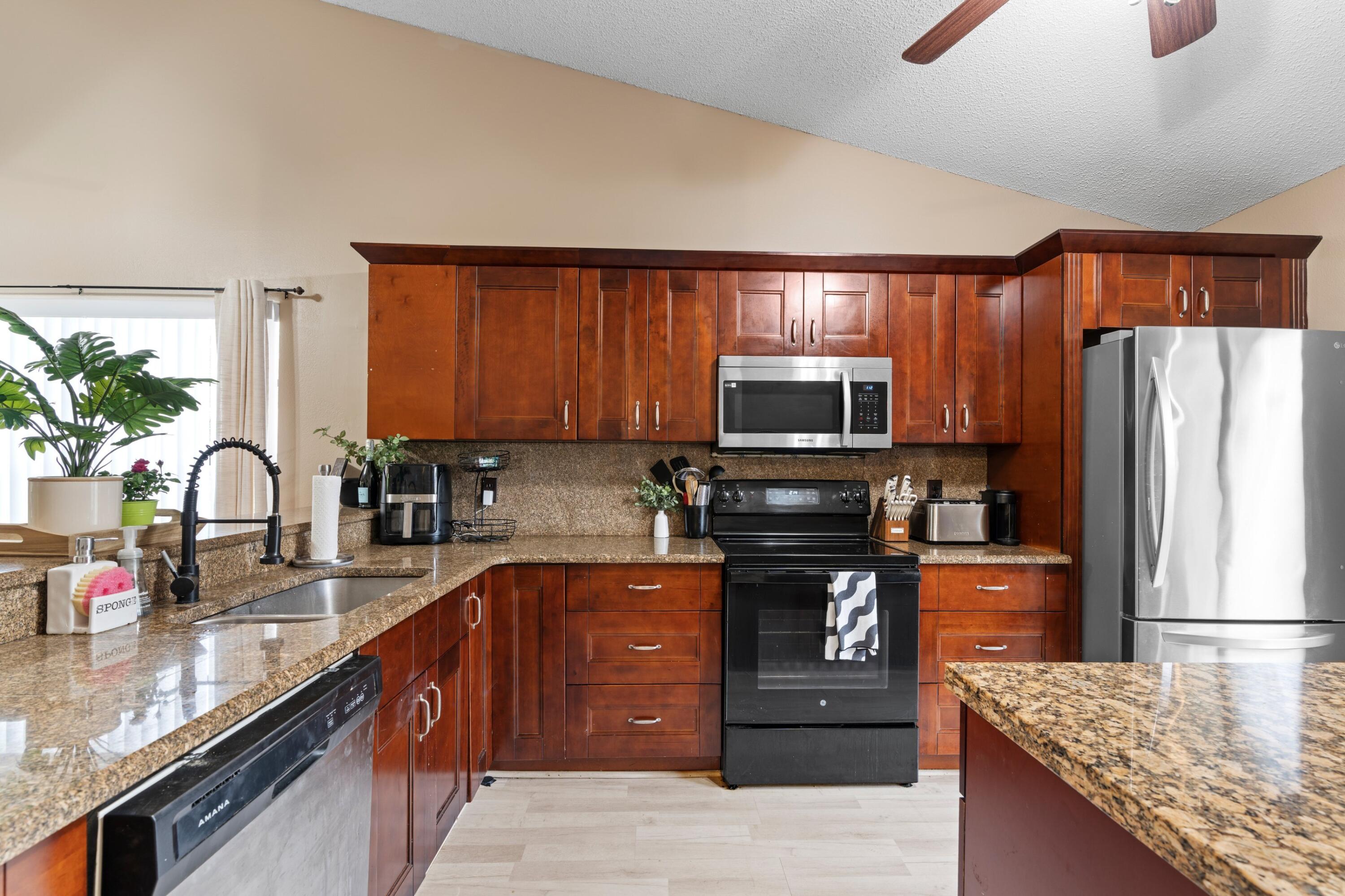 492 Hardwood Place Boca Raton, FL 33431 - Photo 7 of 46 Kitchen