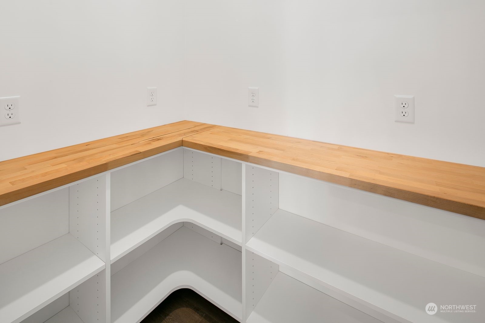 2810 Southwest Genesee Street, Unit B Seattle, WA 98126 - Photo 21 of 40 Gallery Image 21