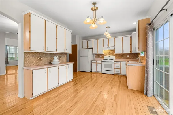 $289,900 | 209 Grays Drive, Oswego, IL 60543