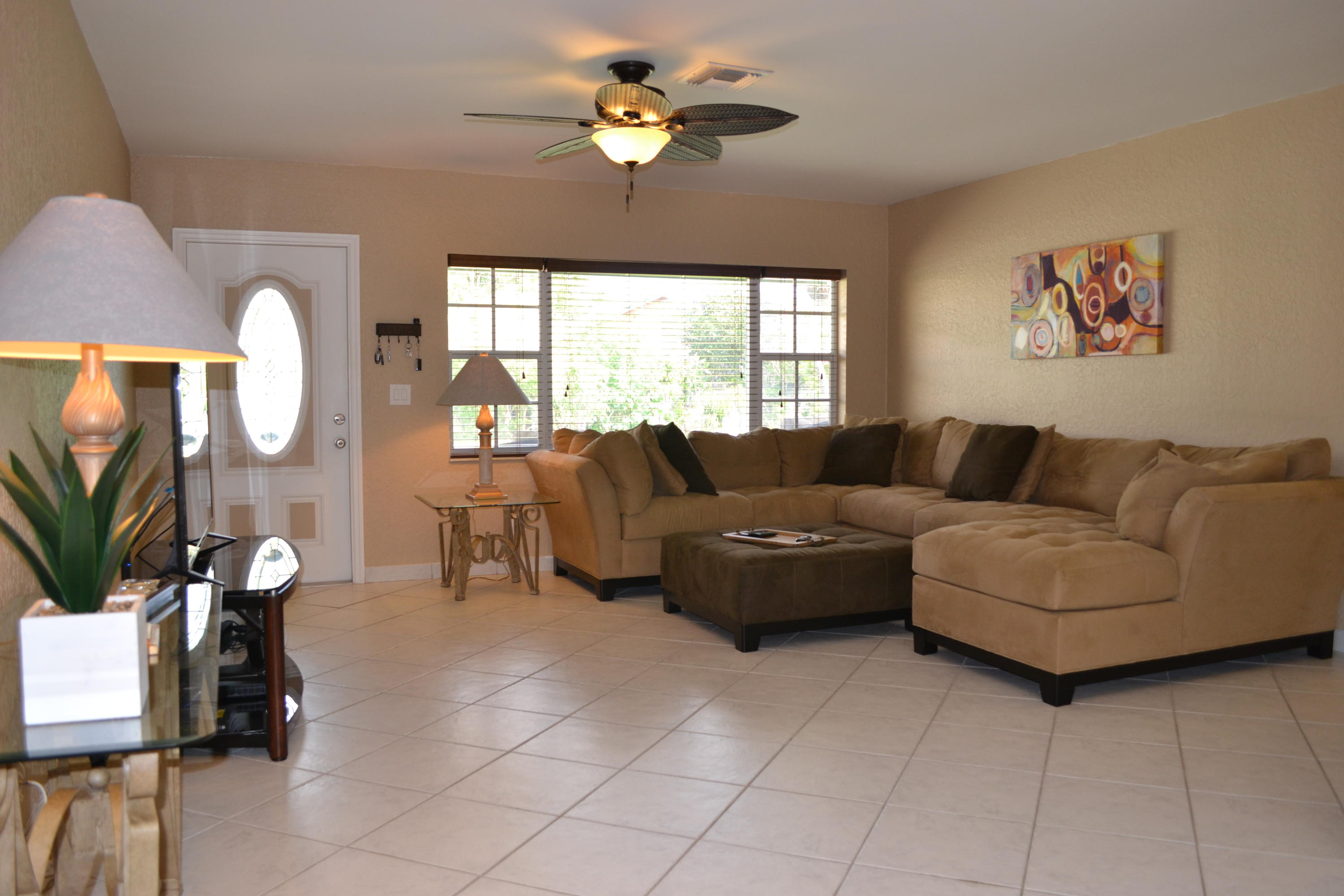 564 Northwest 55th Street Boca Raton, FL 33487 - Photo 2 of 15 Living Room